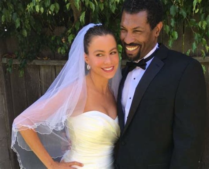 Uncover The Secrets Of Deon Cole And His Enduring Marriage